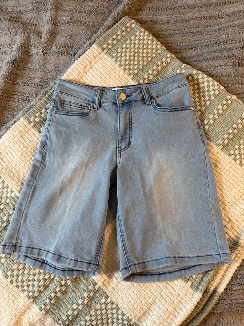 Women’s Carreli premium jean shorts